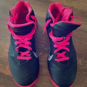 Youth Girls Size 7 Nike Basketball Sneakers